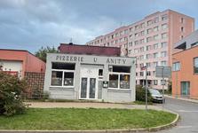 Myší trus a zázemí bez pitné vody. Inspekce dočasně uzavřela pizzerii v Neratovicích Myší trus a zázemí bez pitné vody. Inspekce dočasně uzavřela pizzerii v Neratovicích